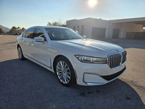 Used 2022 BMW 740i w/ Premium Package image 3