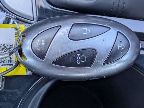 Used 2025 Hyundai Elantra SEL FWD image 32