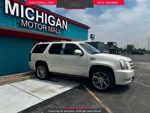 Used 2013 Cadillac Escalade Premium image 4