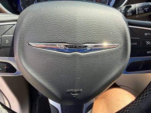Used 2022 Chrysler Voyager LX FWD image 27