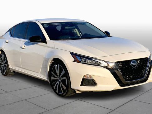 Used 2022 Nissan Altima 2.5 SR image 2