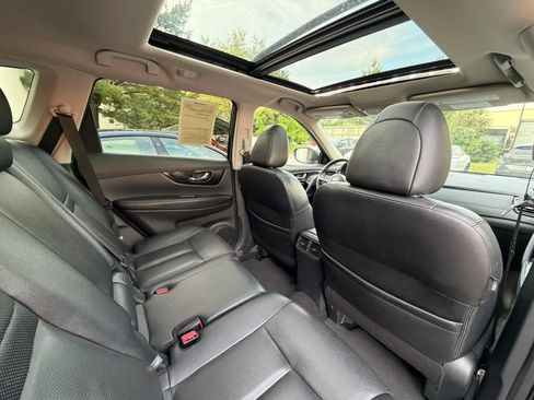 Used 2019 Nissan Rogue SL w/ Premium Package FWD image 17