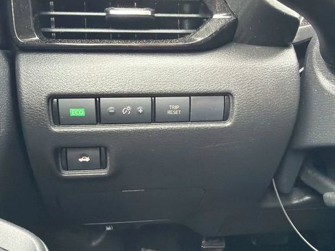Used 2021 Nissan Sentra SV FWD image 15