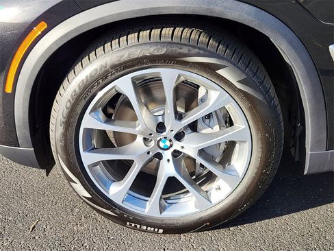 New 2026 BMW X5 xDrive50e image 7