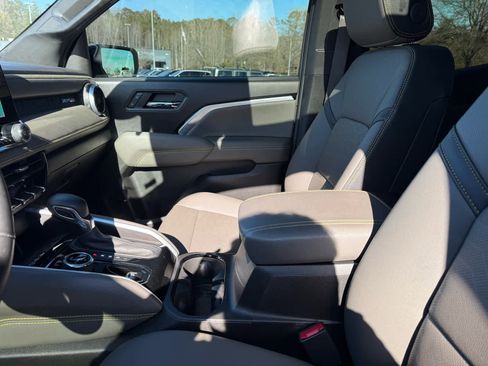 Used 2023 Chevrolet Colorado ZR2 w/ ZR2 Convenience Package III image 22