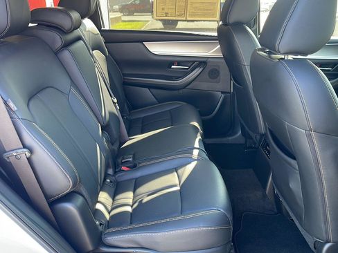 Used 2024 MAZDA CX-90 3.3 Turbo w/ Preferred Plus AWD/4WD image 16