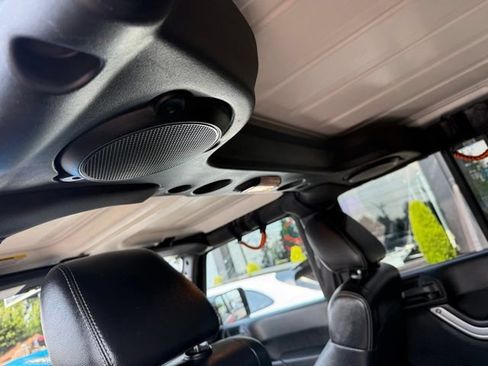 Used 2012 Jeep Wrangler Unlimited Sahara w/ Connectivity Group AWD/4WD image 17