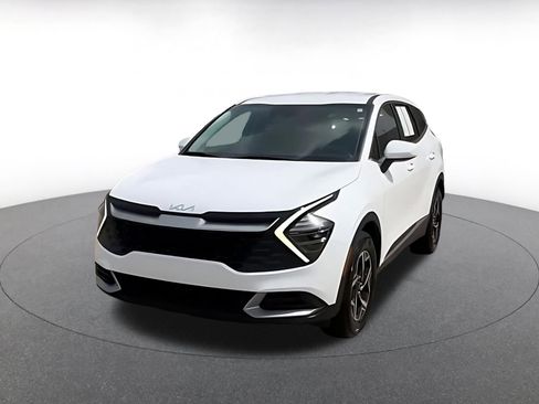 Used 2025 Kia Sportage LX image 7