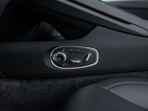 Used 2026 Aston Martin DB12 Coupe RWD image 27