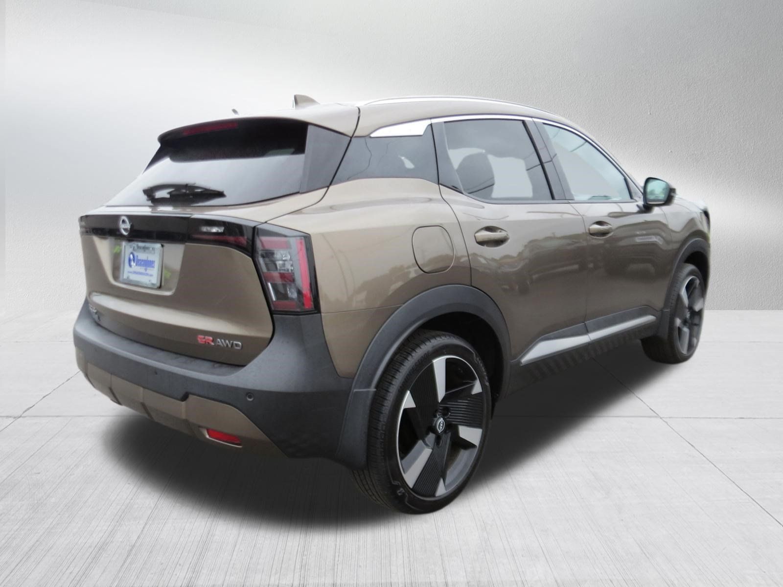 Used 2025 Nissan Kicks SR AWD/4WD image 8