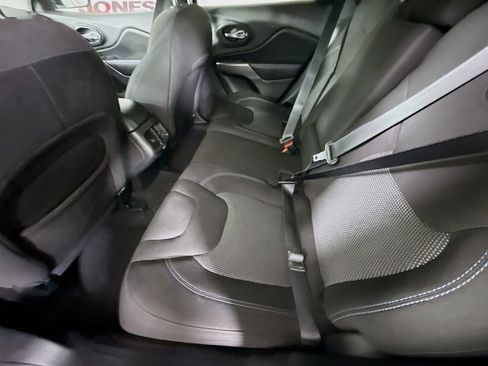 Used 2021 Jeep Cherokee Latitude FWD image 26