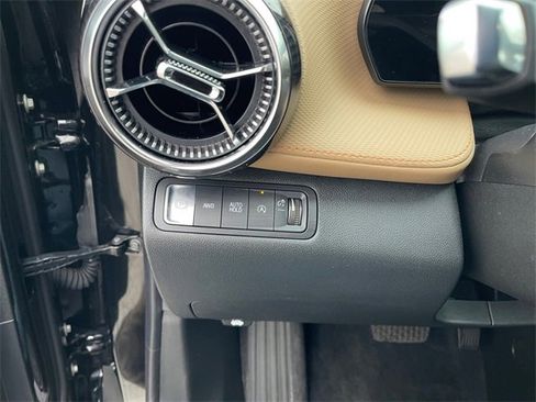 Used 2026 Chevrolet Equinox ACTIV w/ Convenience Package III image 32