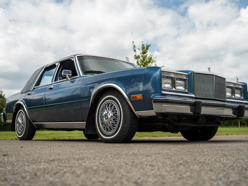 Used 1988 Chrysler Fifth Avenue RWD image 25