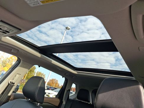 Used 2023 Nissan Rogue SL w/ SL Premium Package image 14