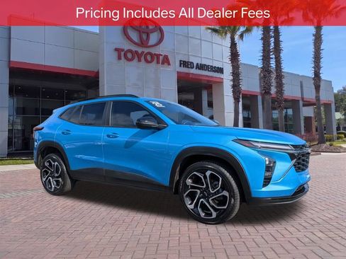 Used 2025 Chevrolet Trax RS w/ Driver Confidence Package FWD image 1