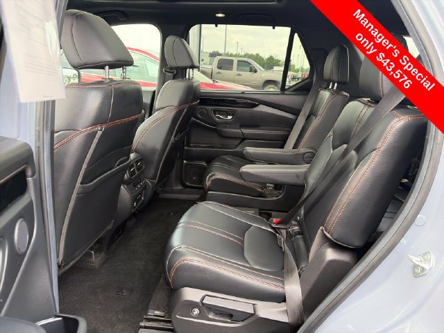 Used 2025 Honda Pilot TrailSport image 29