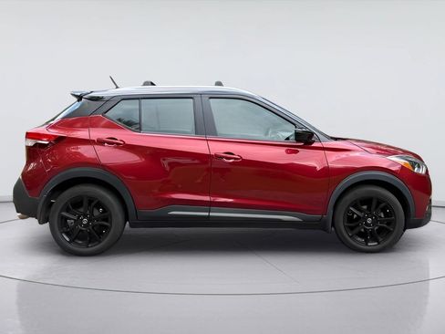 Used 2020 Nissan Kicks SR w/ Exterior Package FWD image 3