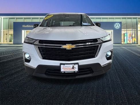 Used 2023 Chevrolet Traverse LS image 9