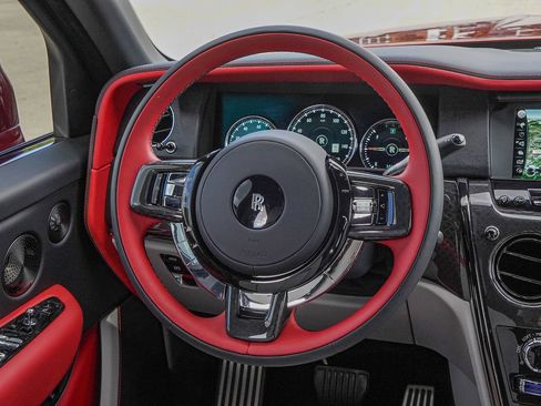 Certified 2024 Rolls-Royce Cullinan Black Badge w/ Dark Exterior Package AWD/4WD image 39