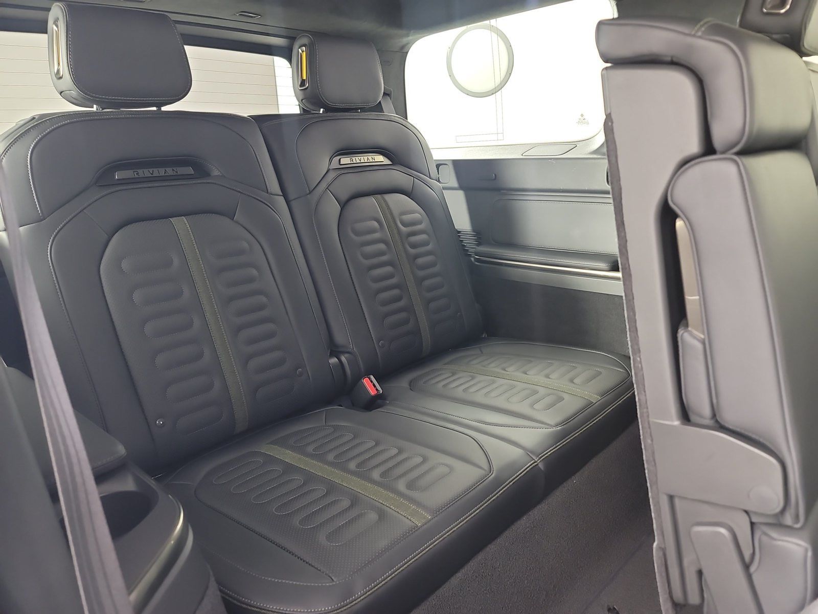 Used 2025 Rivian R1S Adventure Dual AWD/4WD image 25