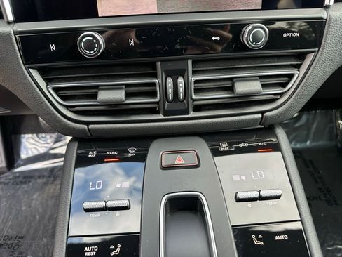 Certified 2023 Porsche Macan S image 27