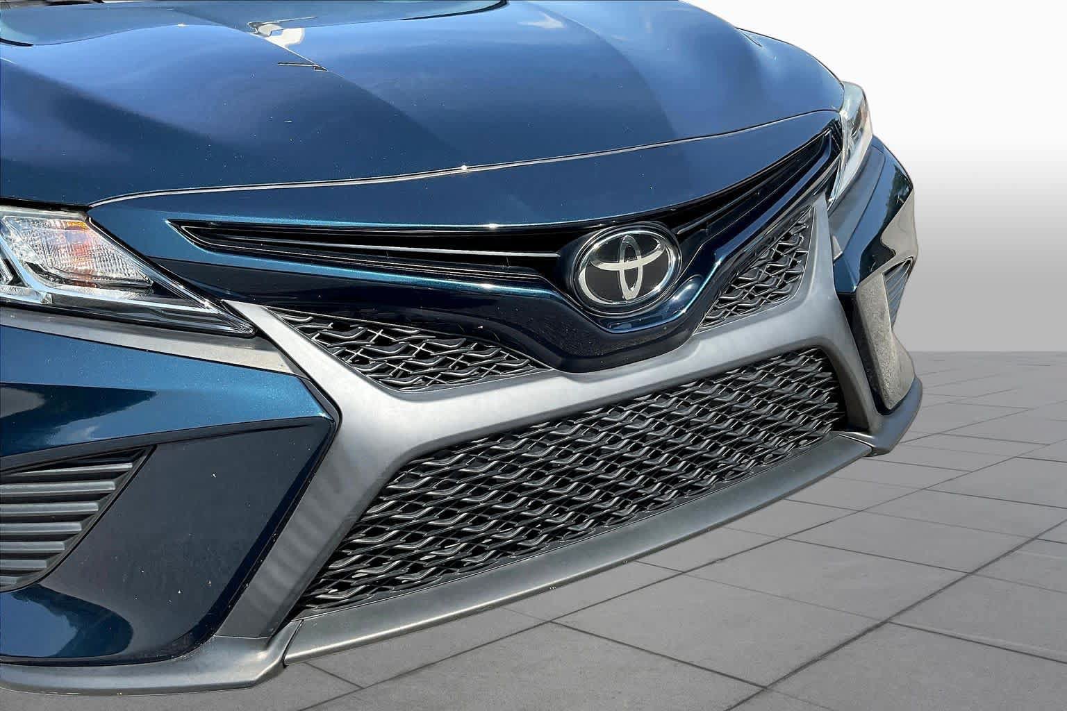 Used 2020 Toyota Camry SE FWD image 29