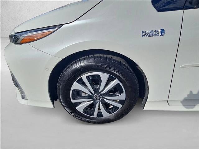 Used 2017 Toyota Prius Prime Advanced w/ Carpet Mat Package FWD image 25