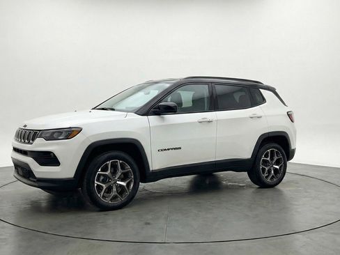 Used 2025 Jeep Compass Limited image 3