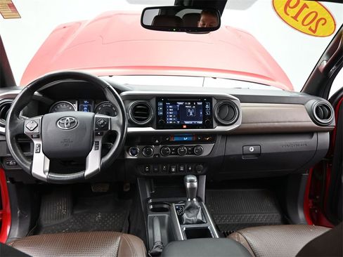 Used 2019 Toyota Tacoma Limited image 35