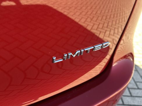 New 2026 Chrysler Pacifica Limited FWD image 11
