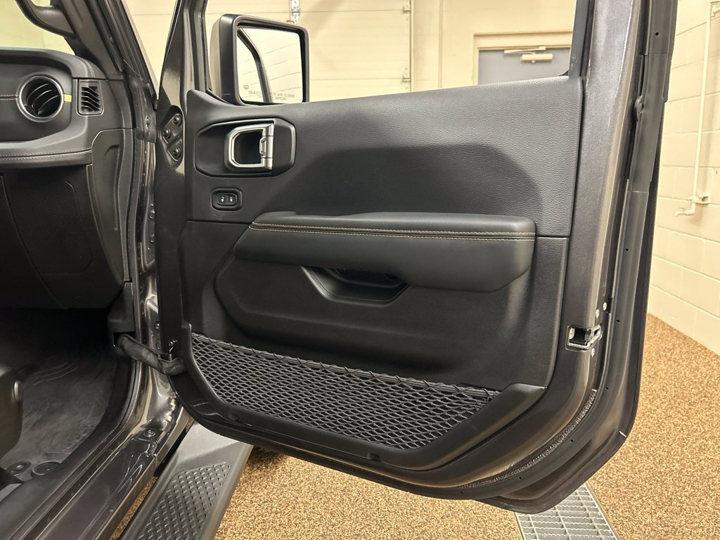 Used 2025 Jeep Gladiator Sport AWD/4WD image 18