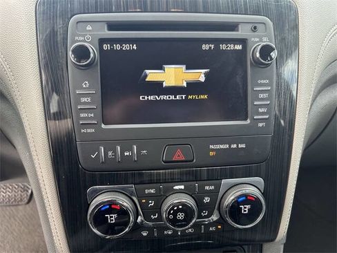 Used 2017 Chevrolet Traverse LT image 13