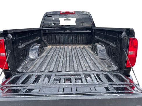 Used 2022 Chevrolet Colorado LT w/ Fleet Safety Package image 18