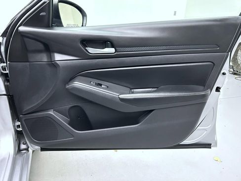 Used 2024 Nissan Altima 2.5 SV image 16