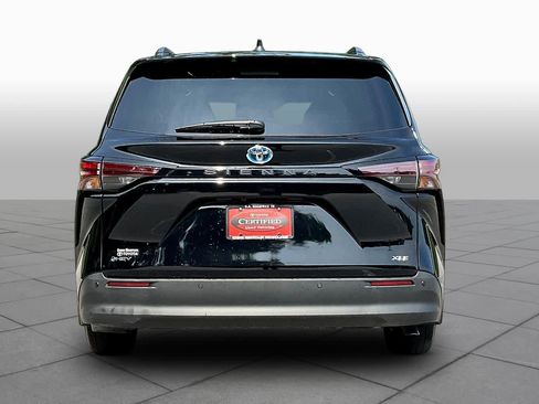 Used 2025 Toyota Sienna XLE FWD image 5