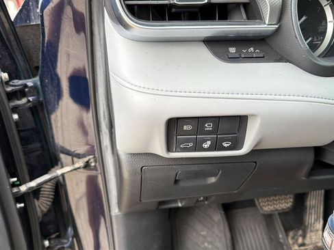 Used 2020 Toyota Highlander Platinum w/ Preferred Accessory Package AWD/4WD image 11