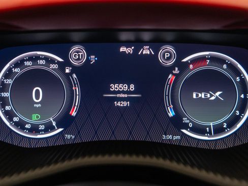 Used 2021 Aston Martin DBX AWD/4WD image 22