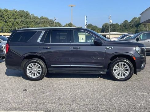 Used 2024 GMC Yukon SLT AWD/4WD image 2