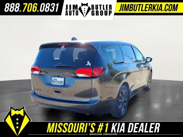 Used 2019 Chrysler Pacifica Touring Plus w/ S Appearance Package FWD image 24