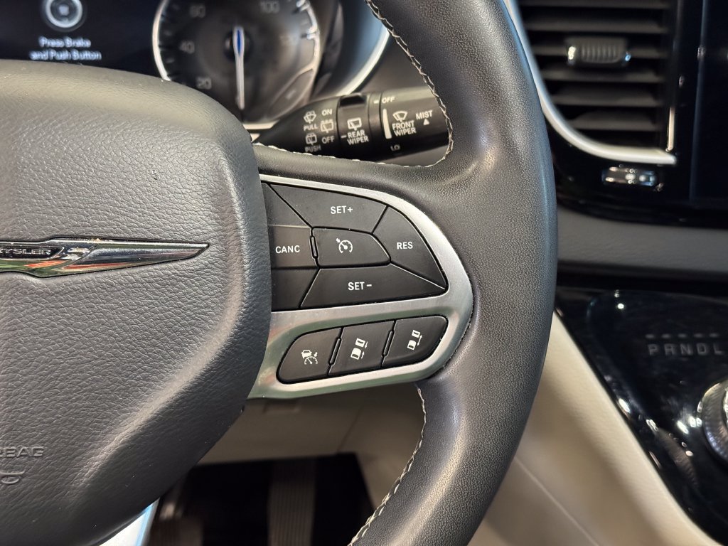 Used 2022 Chrysler Pacifica Touring-L FWD image 12