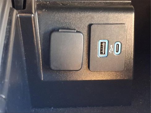 Used 2023 Ford Explorer Limited image 15