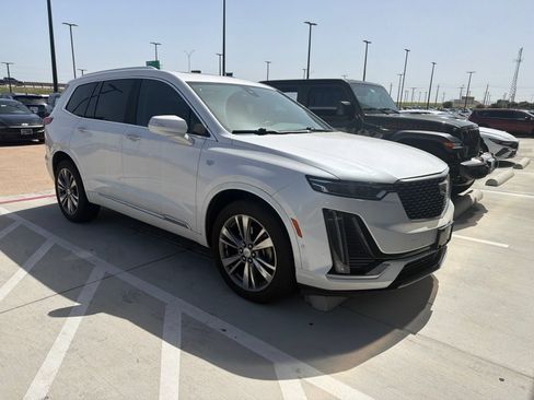 Used 2020 Cadillac XT6 Premium Luxury FWD image 3