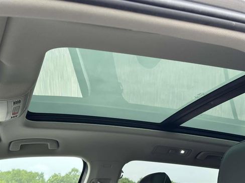 Used 2021 Volkswagen Tiguan SE w/ Panoramic Sunroof Package image 14