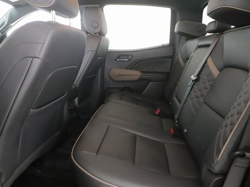 Used 2024 GMC Canyon Denali image 28