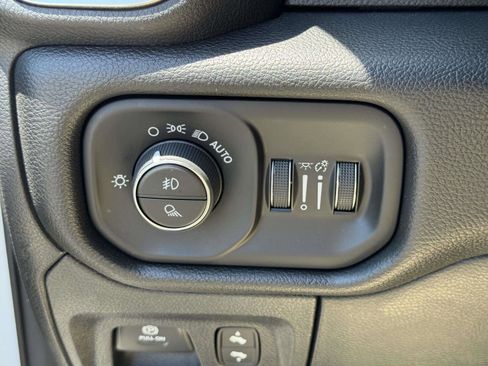 Used 2023 RAM 1500 Laramie AWD/4WD image 19