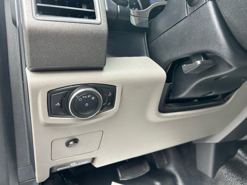 Used 2020 Ford F250 XL w/ Power Equipment Group image 19