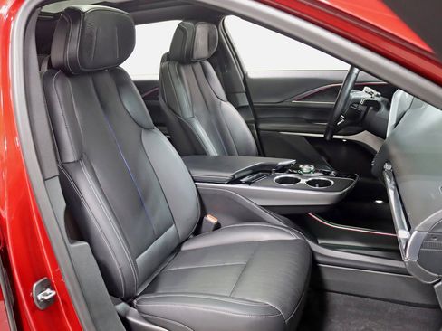 Used 2024 Cadillac Lyriq Sport image 30