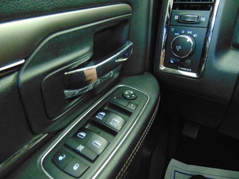 Used 2018 RAM 1500 Sport image 10