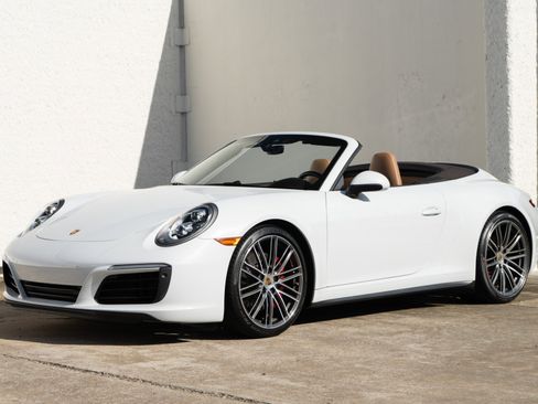 Used 2018 Porsche 911 Carrera 4S image 2