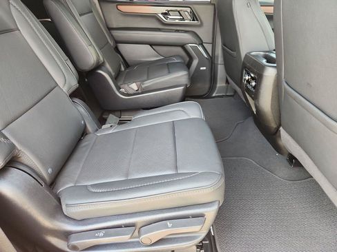 Used 2025 GMC Yukon Denali AWD/4WD image 27